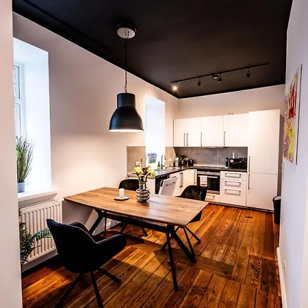 Apartment 4 Hochwertig Saniertes Cityapartment Ruhig Gelegen *