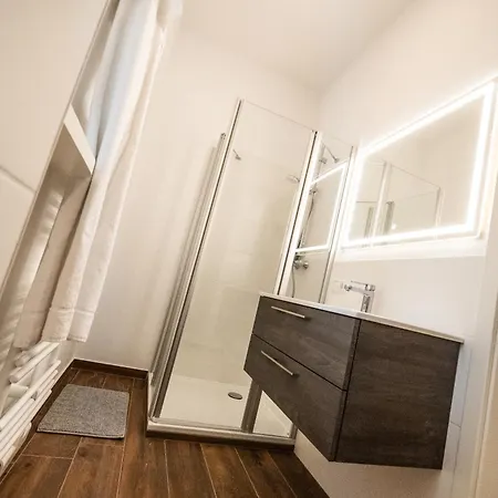 4 Hochwertig Saniertes Cityapartment Ruhig Gelegen *