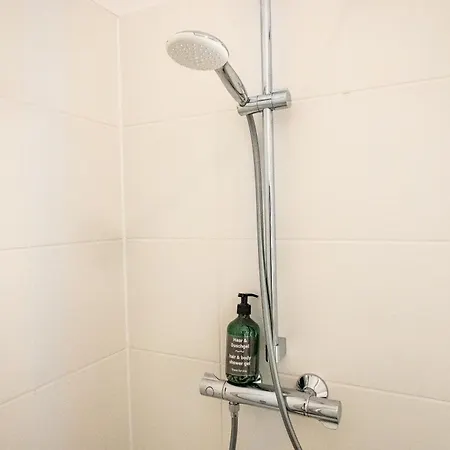 4 Hochwertig Saniertes Cityapartment Ruhig Gelegen דירה