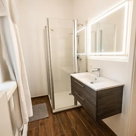 4 Hochwertig Saniertes Cityapartment Ruhig Gelegen ברונסבוטל