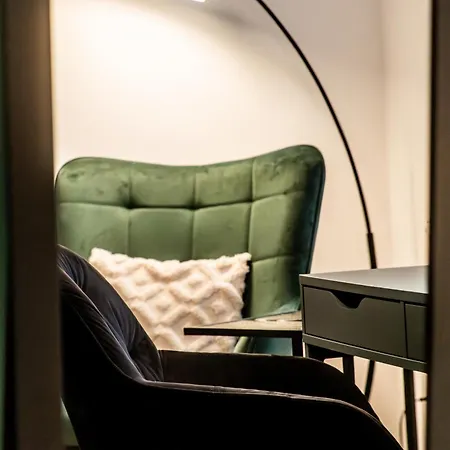 4 Hochwertig Saniertes Cityapartment Ruhig Gelegen Apartment *