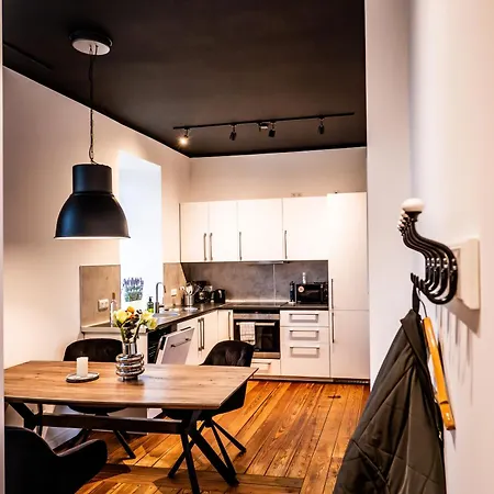 Apartment 4 Hochwertig Saniertes Cityapartment Ruhig Gelegen *